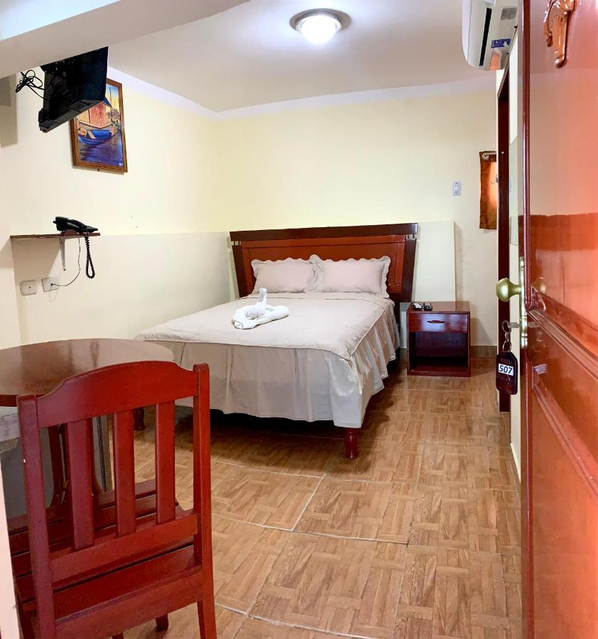 Hotel Ventura Isabel Икитос Екстериор снимка