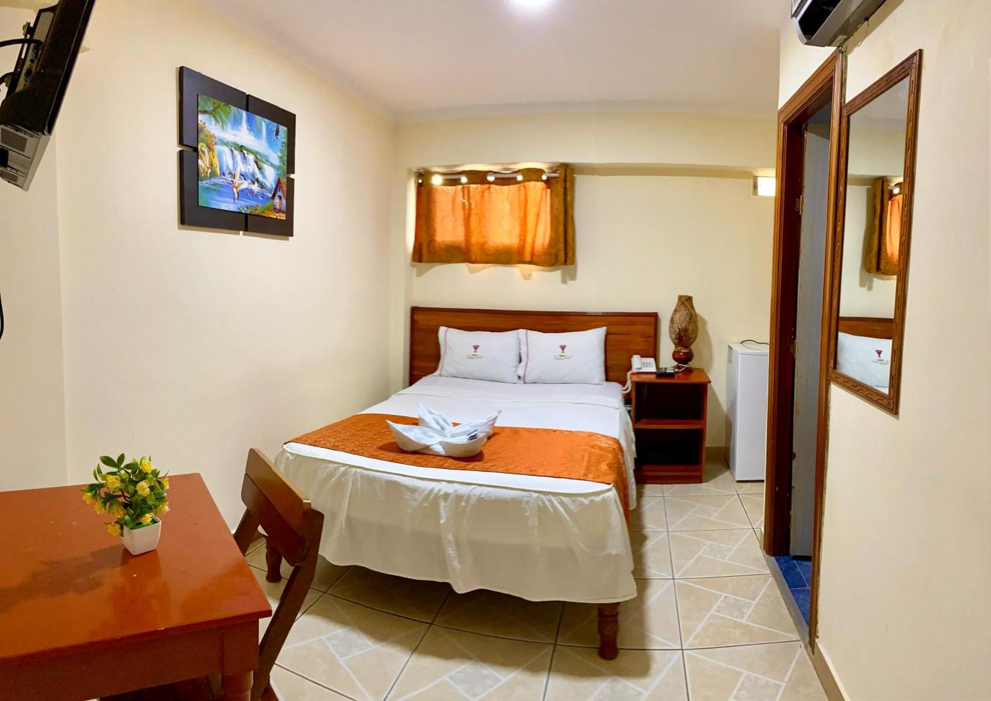 Hotel Ventura Isabel Икитос Екстериор снимка