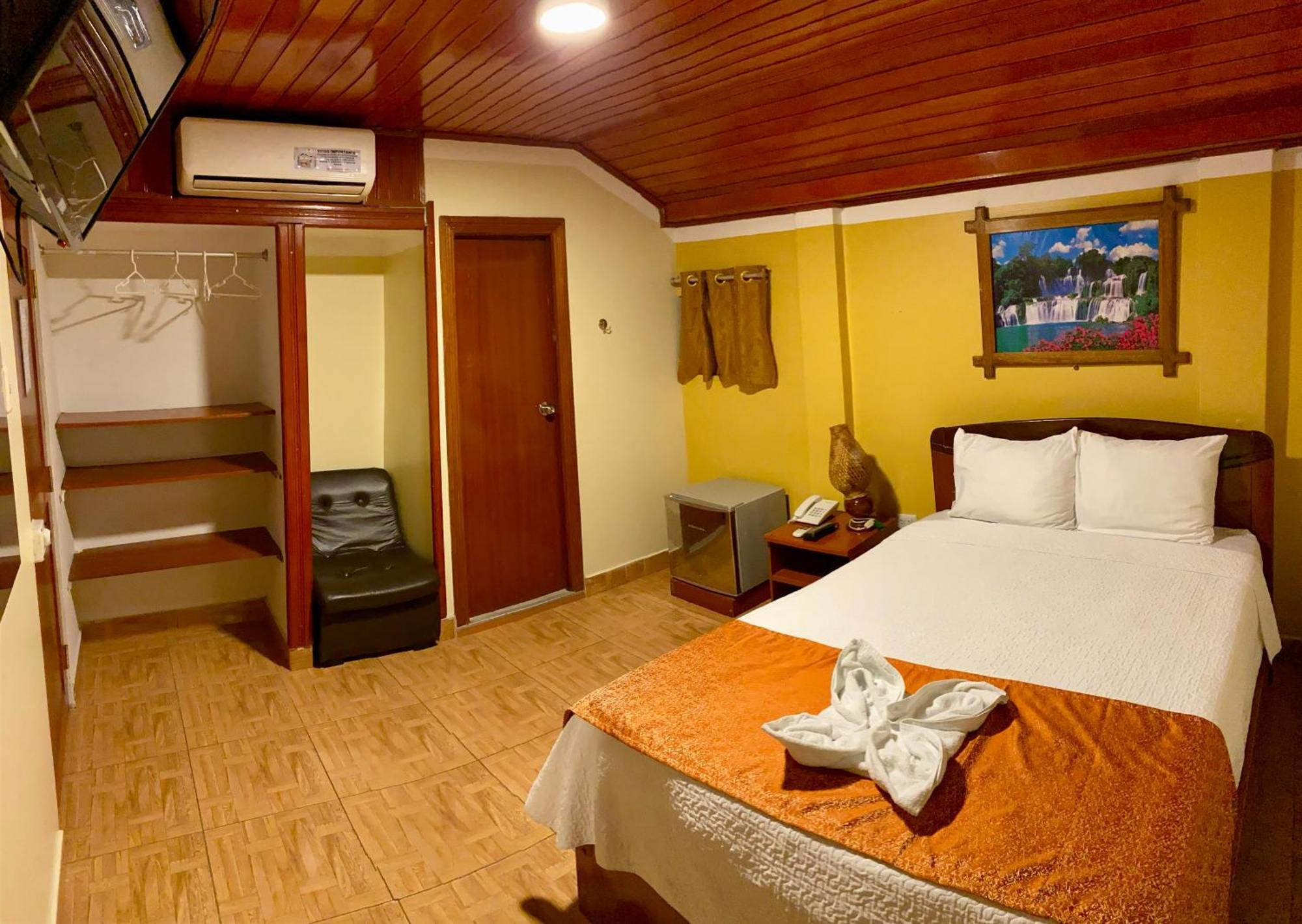Hotel Ventura Isabel Икитос Екстериор снимка