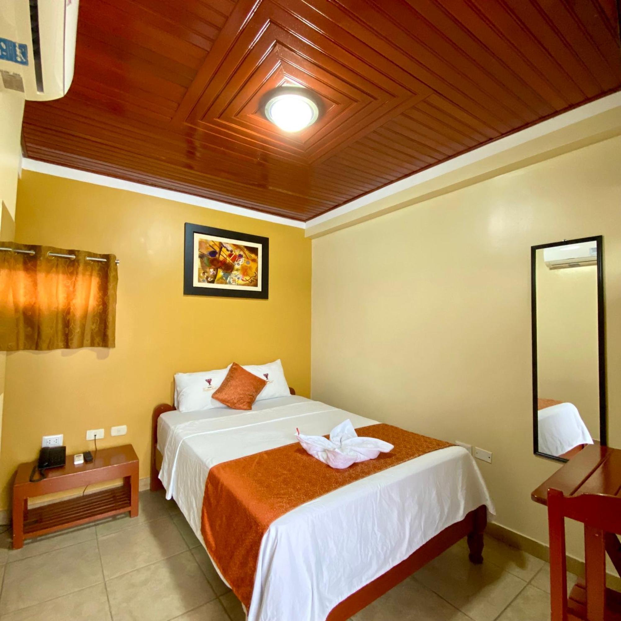 Hotel Ventura Isabel Икитос Екстериор снимка
