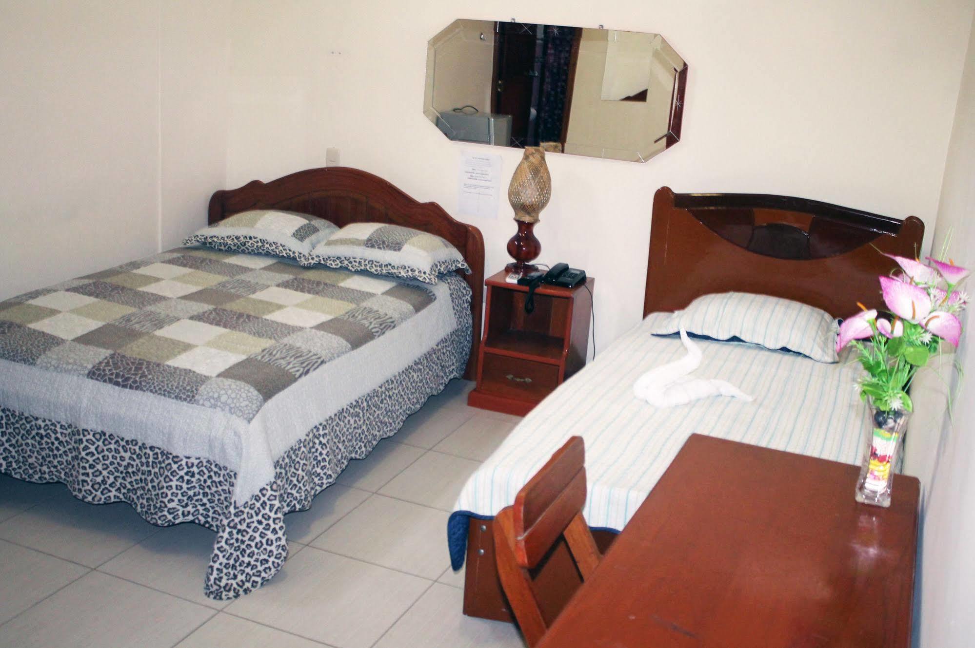Hotel Ventura Isabel Икитос Екстериор снимка