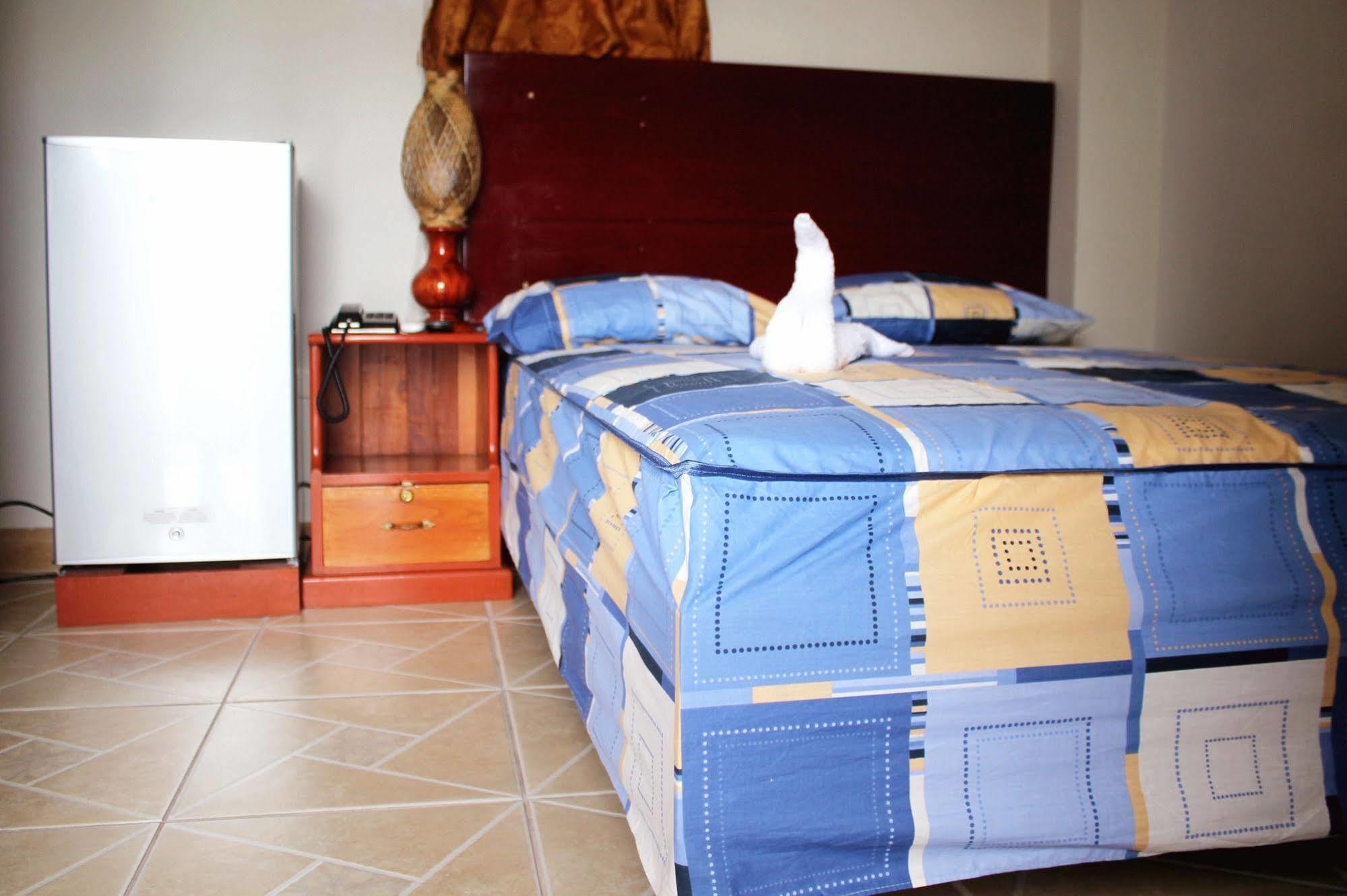 Hotel Ventura Isabel Икитос Екстериор снимка