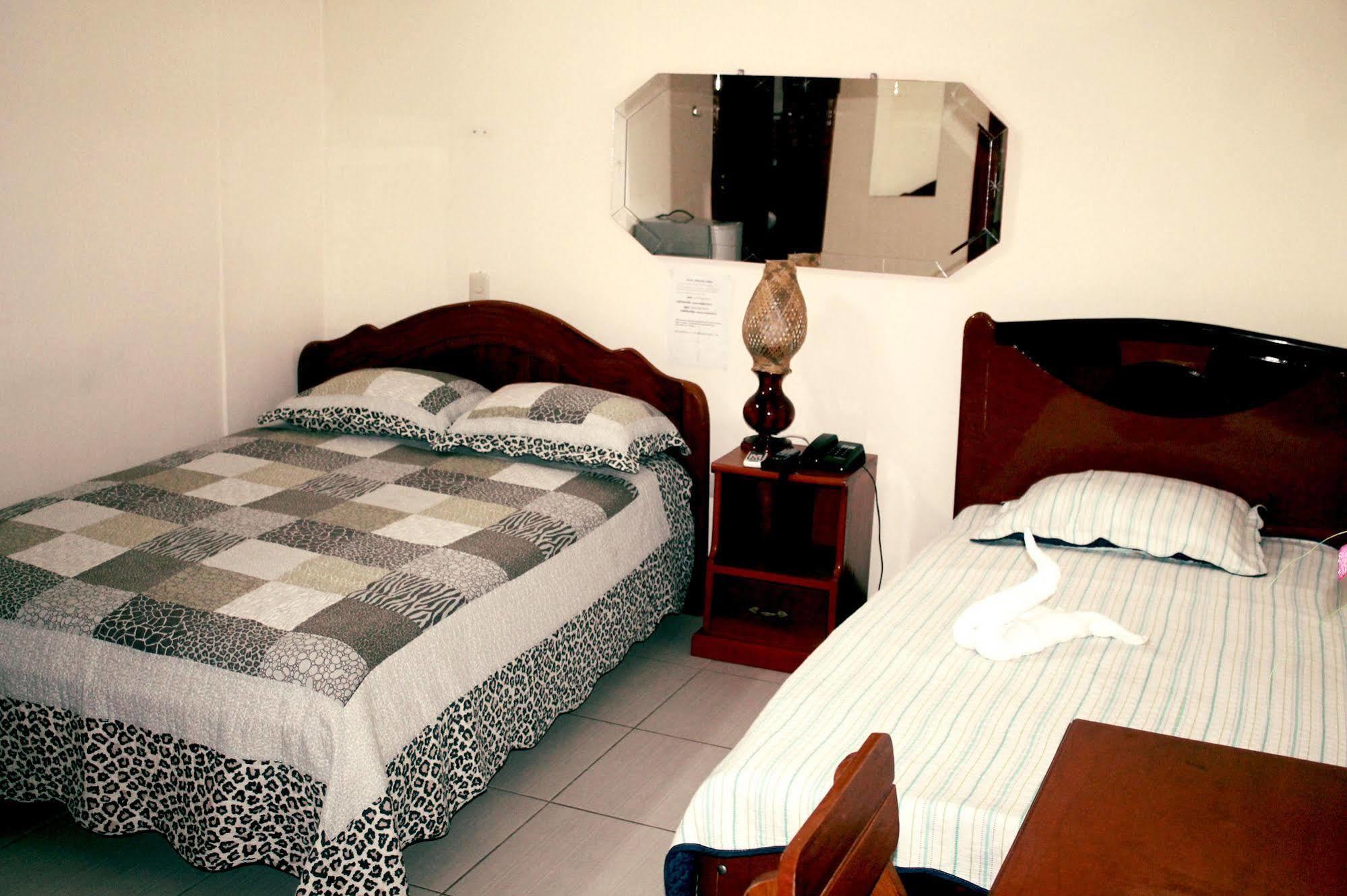 Hotel Ventura Isabel Икитос Екстериор снимка
