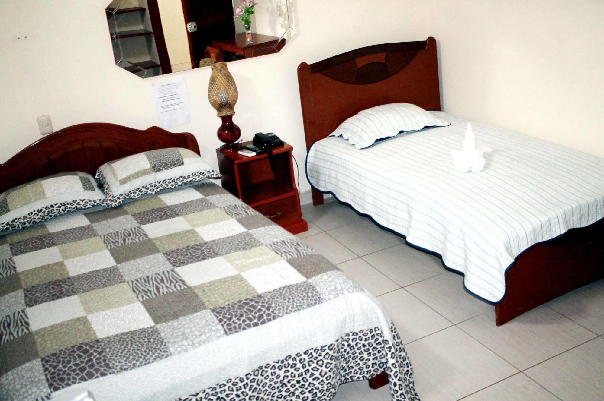 Hotel Ventura Isabel Икитос Екстериор снимка